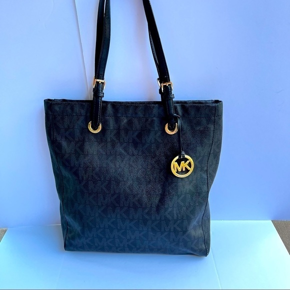 Michael Kors Handbags - MICHAEL KORS JET SET SIGNATURE LARGE TOTE SAFFIANO LEATHER EUC